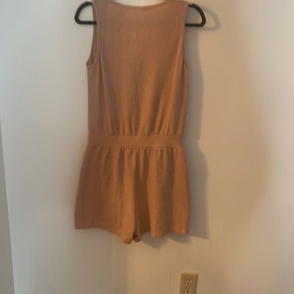 Sand Dunes Romper. NWOT - Picture 4 of 6